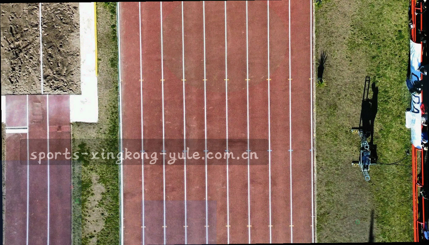 两台设备轮廓并排的抽象图形，中间用细线连接表示数据同步